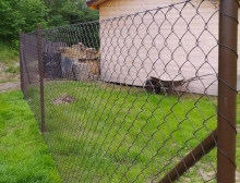 Montáž hnědého čtyřhranného pletiva – Starý Bozděchov Montáž hnědého čtyřhranného pletiva – Starý Bozděchov